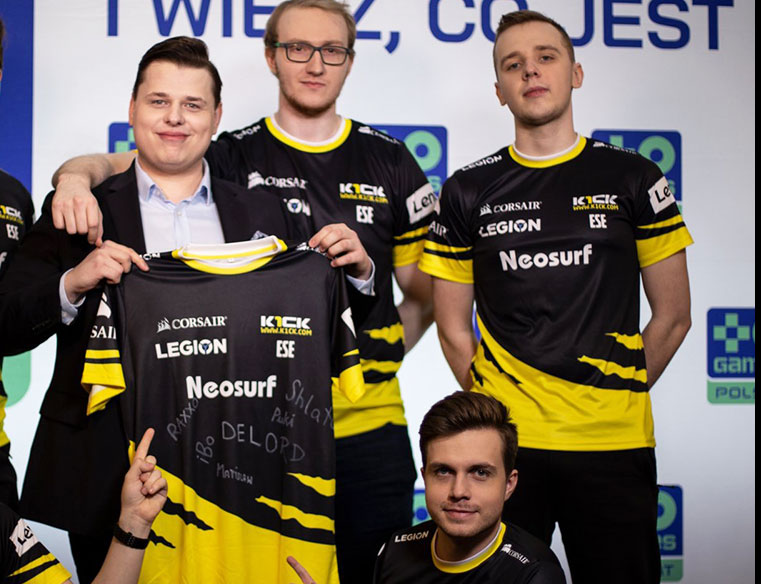 Photo of ESE K1CK Delord holding a jersey with the team
